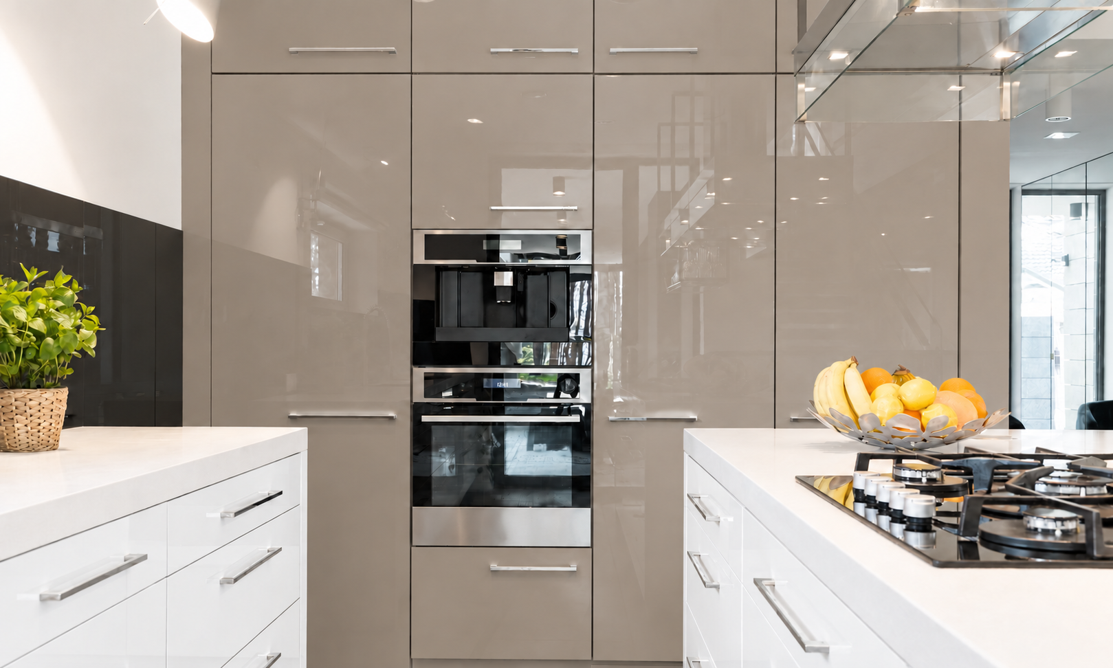 Warm Alpaca high-gloss kitchen application